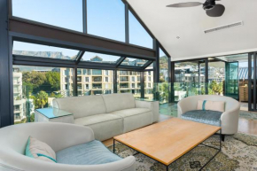 Exclusive V&A Marina Penthouse with 360° Views